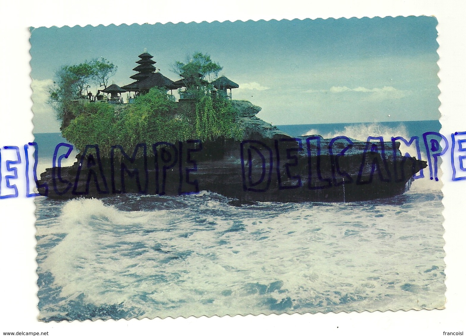 Bali. Le Rocher Sacré De Tanahlot. The Sacred Rock Of Tanahlot On High Tide - Indonésie