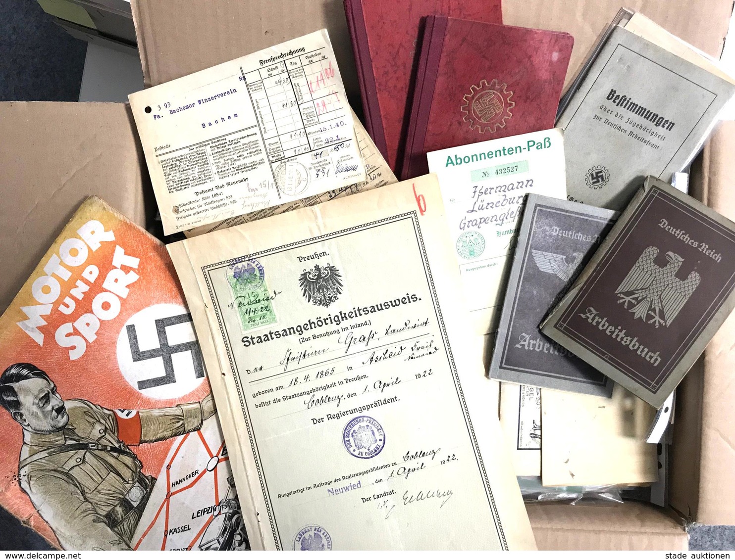 WK II (überwiegend) Schachtel Mit Hunderten Von Dokumenten Und Schriftstücken, Dazu 2 Arbeitsbücher Und 2 Mitgliedsbüche - Weltkrieg 1939-45