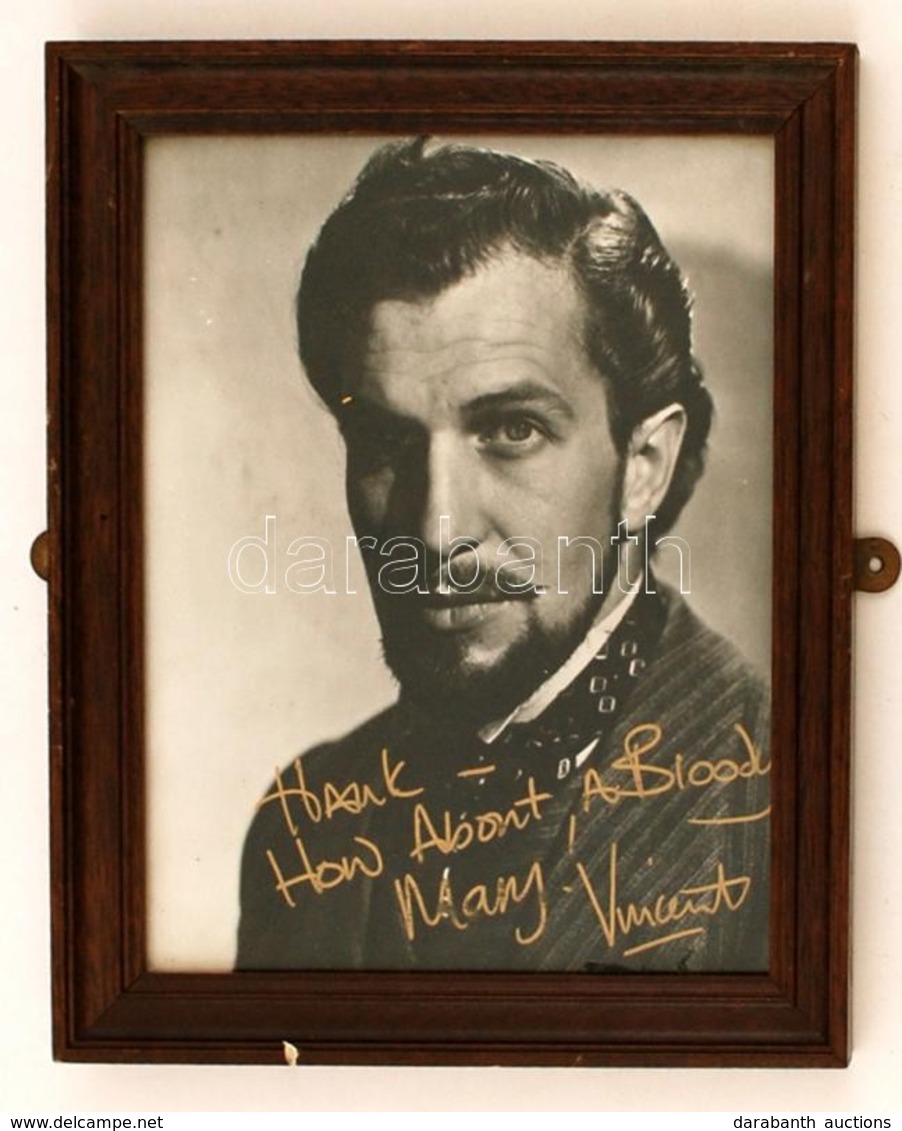 Vincent Price, Jr. (1911-1993) Amerikai Színész Saját Kezű Aláírása Egy A Művészt ábrázoló Fotón, üvegezett Keretben, 25 - Other & Unclassified