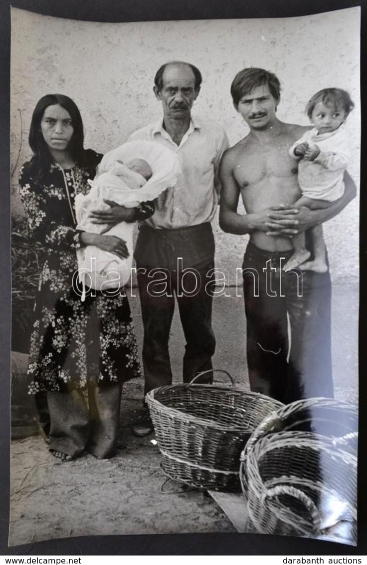 Cca 1978 A Magyar Fotográfia Dokumentarista Korszakából, 2 Db Vintage Fotóművészeti Alkotás, Az Egyik Feliratozott, 40x2 - Altri & Non Classificati