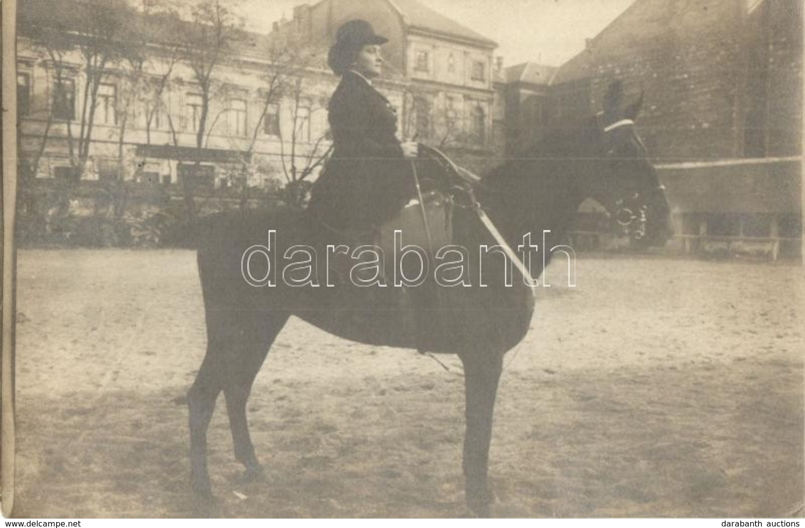 T2 1910 Budapest, Lovas Hölgy, Photo - Zonder Classificatie