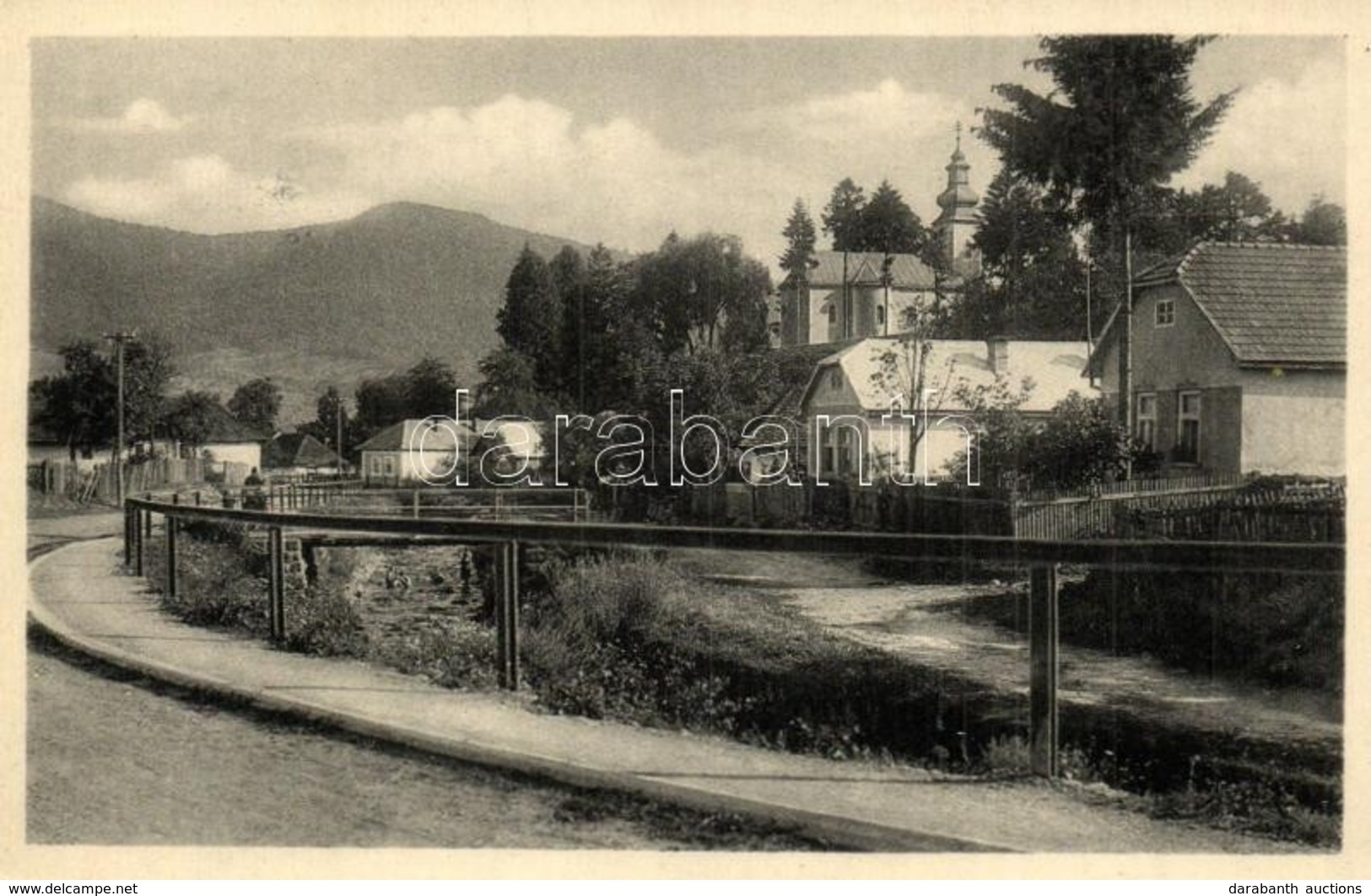 T2 Perecseny, Perechyn, Perecin; Utcakép Templommal / Street View With Church - Zonder Classificatie