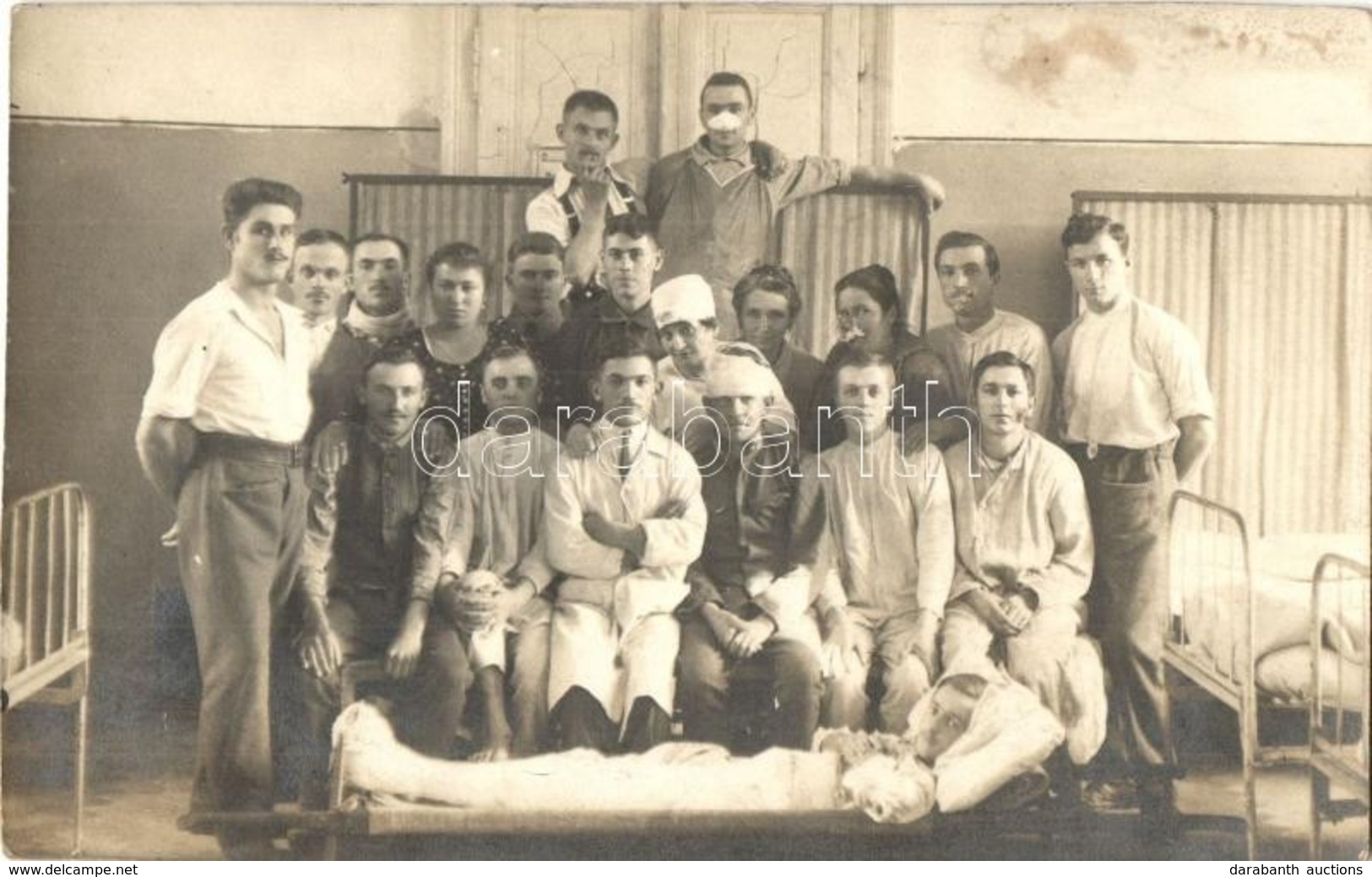 ** T2/T3 Első Világháborús Katonai Kórház, Sérült Katonák és Nővérek / WWI K.u.k. Military Hospital, Injured Soldiers An - Unclassified