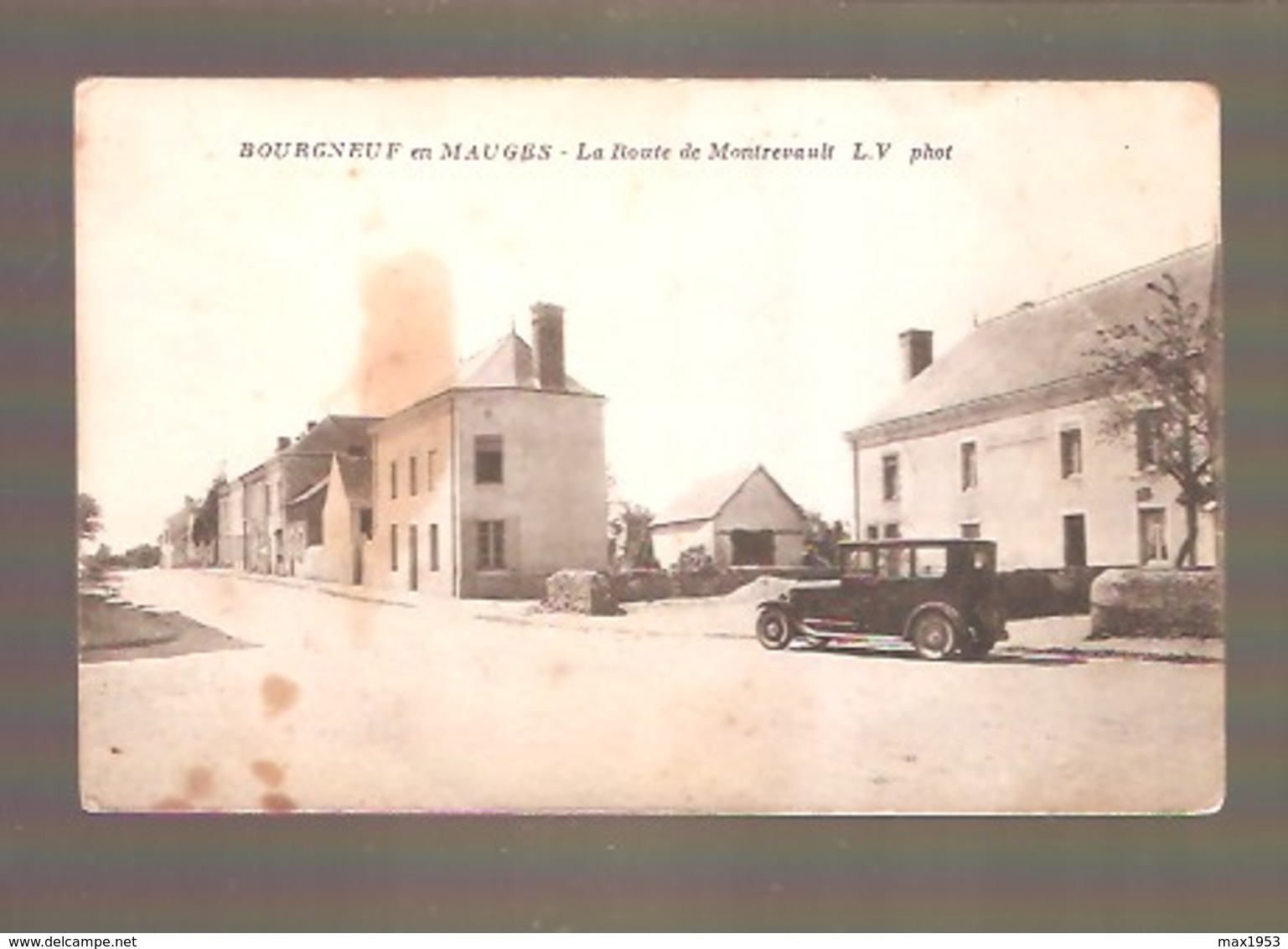 BOURGNEUF-EN-MAUGES - La Route De Montrevault - L.V Phot - Autres & Non Classés