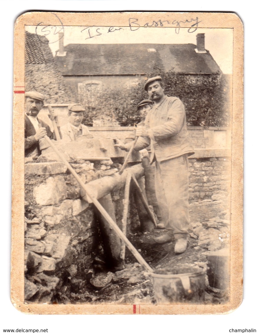 Photographie Sur Carton - Groupe De Maçons à Is-en-Bassigny (52) - Métiers