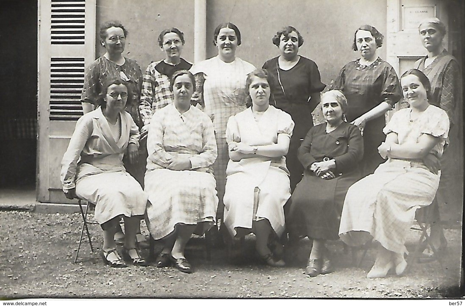 Carte Photo Ancienne : Photos De Femmes De Différentes Générations - Généalogie