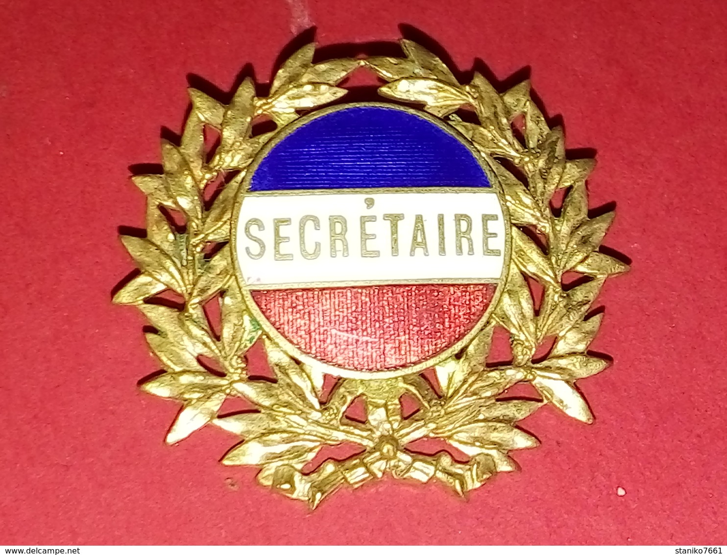 BROCHE ÉMAILLÉ  " SECRÉTAIRE " BLEU BLANC ROUGE Voir Photos DIA.35 Mm 7.85 Grammes - Autres & Non Classés