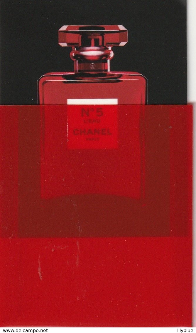 CHANEL  N° 5 L'EAU  Très Jolie Carte De NOÊL  à Patch + étui Rouge Edition Limitée 2018 - Modernes (à Partir De 1961)