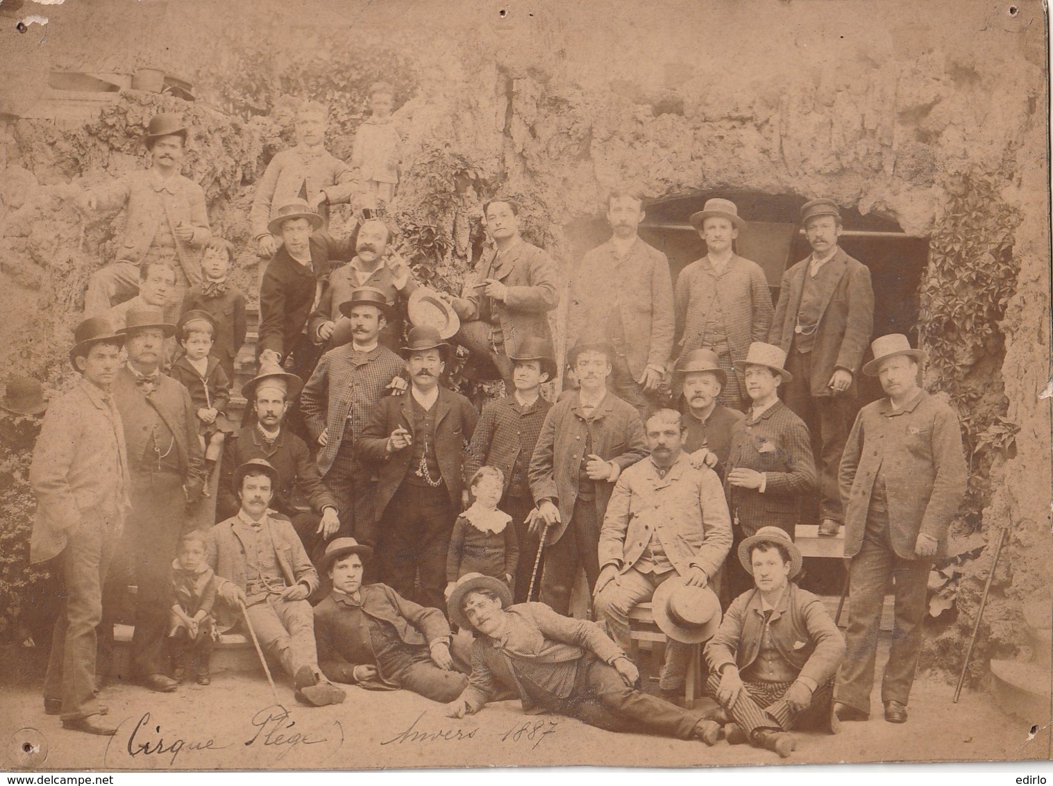 ** PHOTOGRAPHIE ** Cirque PLEGE - La Troupe Photographiée à ANVERS En 1887   (archives D'Origine Famille Piege ) - Old (before 1900)