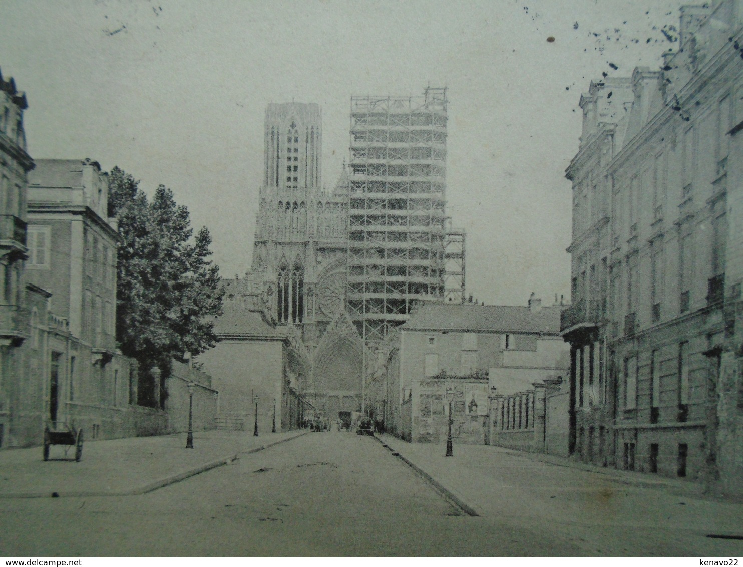 Carte Assez Rare De 1908 , Reims , La Rue Libergier  Et La Cathédrale "" La Cathédrale Avec Un échafaudage Assez Rare "" - Reims