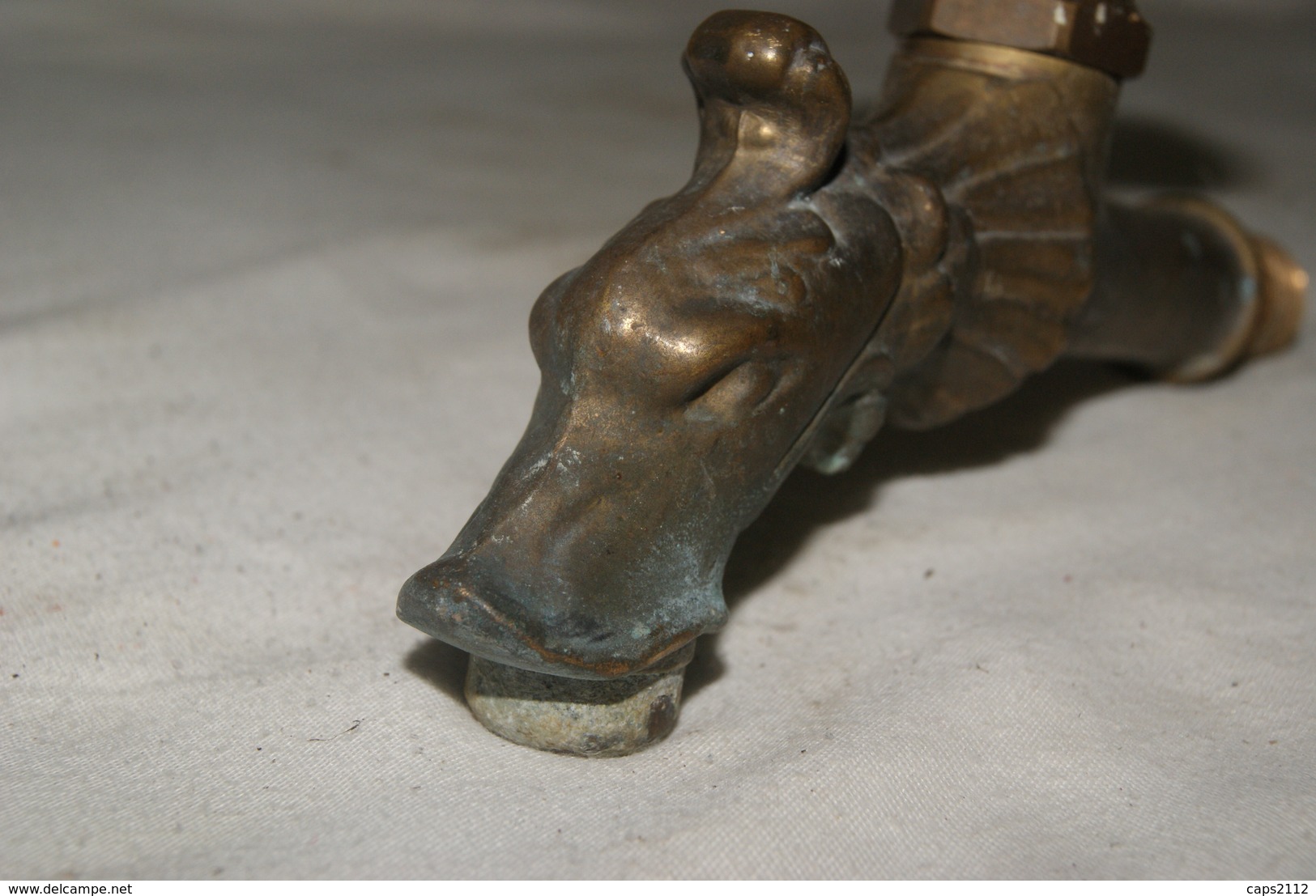 ANCIEN ROBINET ZOOMORPHE *bronze,canard,dauphin - Brons