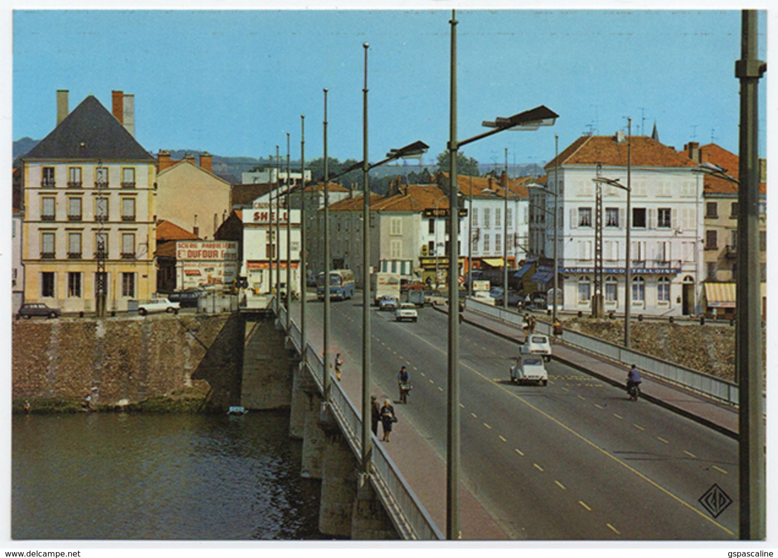 42 ROANNE - 750 - Edts Edicap - Le Pont Sur La Loire Vers Le Château. - Roanne