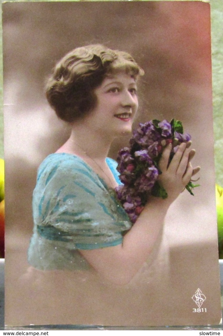 Girl With Flowers/ Russian Empire A Postcard Before 1917. On The Back There Is A Stamp: Censored Postcard - Russia