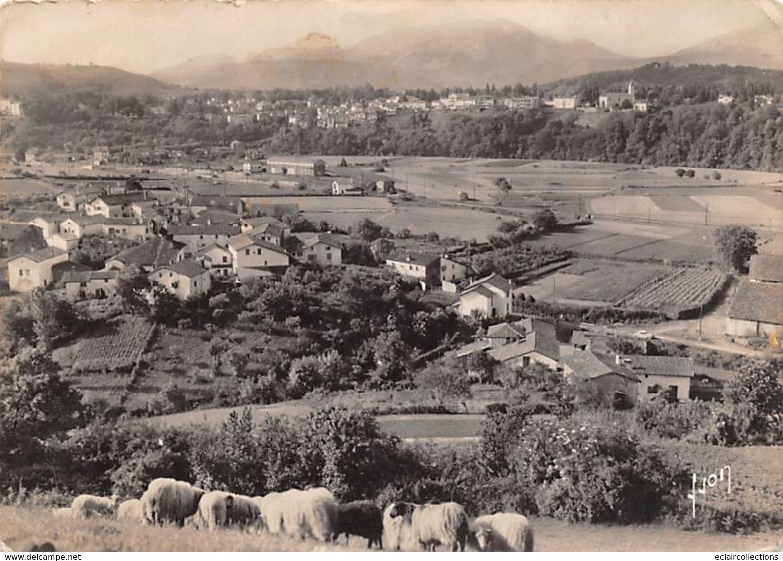 Cambo Les Bains      64        Vue Générale    'année 1949'      (voir Scan) - Cambo-les-Bains