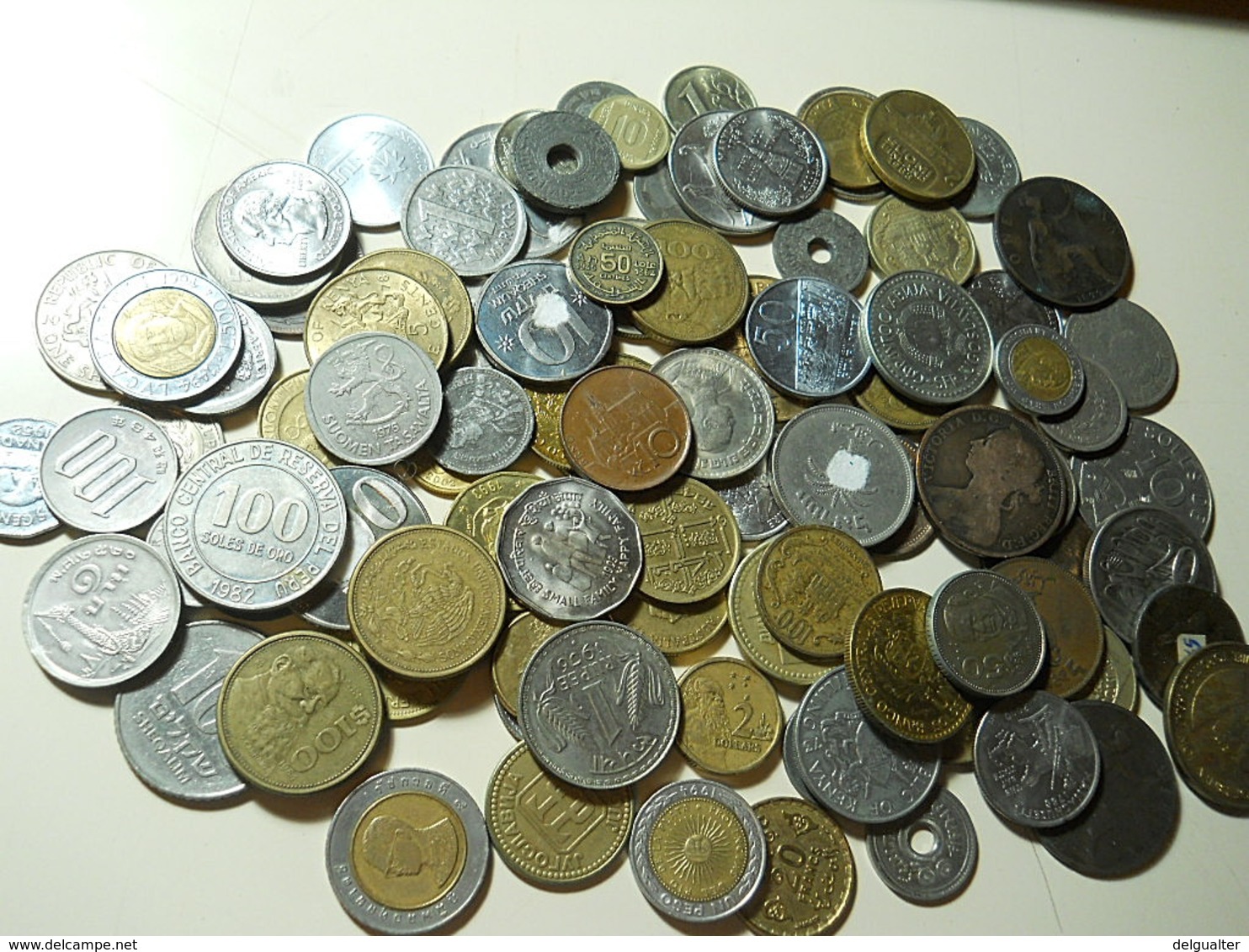 650 Grams World Coins (Around 3 Or 4 Coins Have Some Glue) - Vrac - Monnaies