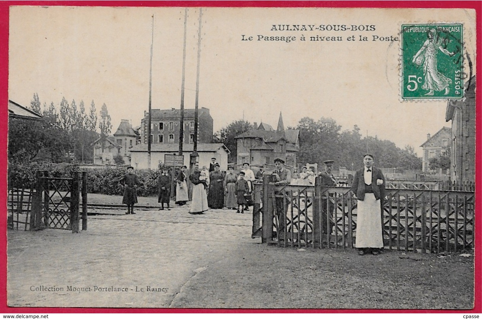 CPA 93 AULNAY-sous-BOIS - Le Passage à Niveau Et La Poste ° Collection Moquet-Portelance * Chemin De Fer - Ferroviaire - Aulnay Sous Bois