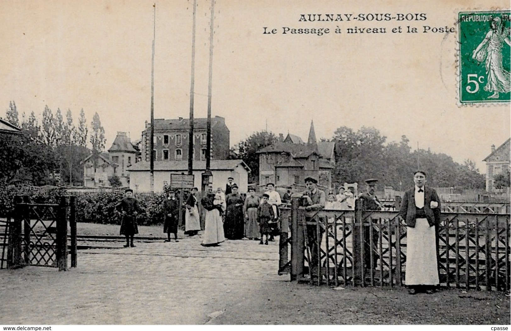 CPA 93 AULNAY-sous-BOIS - Le Passage à Niveau Et La Poste ° Collection Moquet-Portelance * Chemin De Fer - Ferroviaire - Aulnay Sous Bois