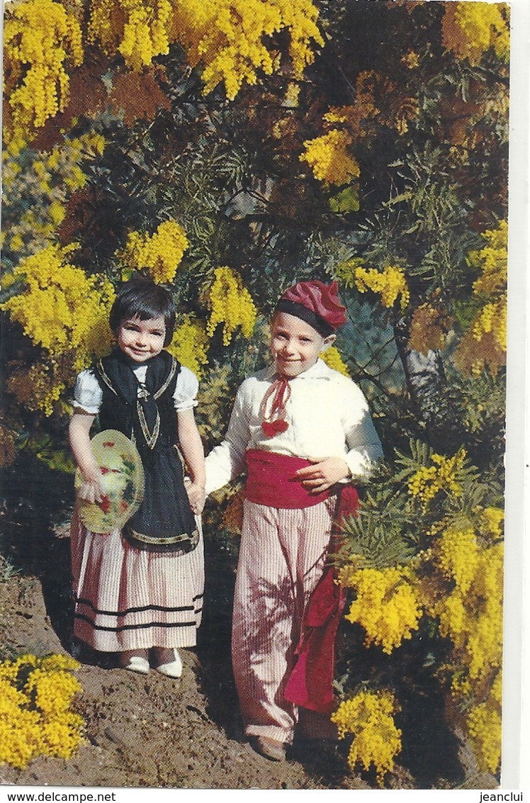 ENFANTS EN COSTUMES NICOIS . Edt MONTLUET De NICE . ECRITE AU VERSO - Autres & Non Classés