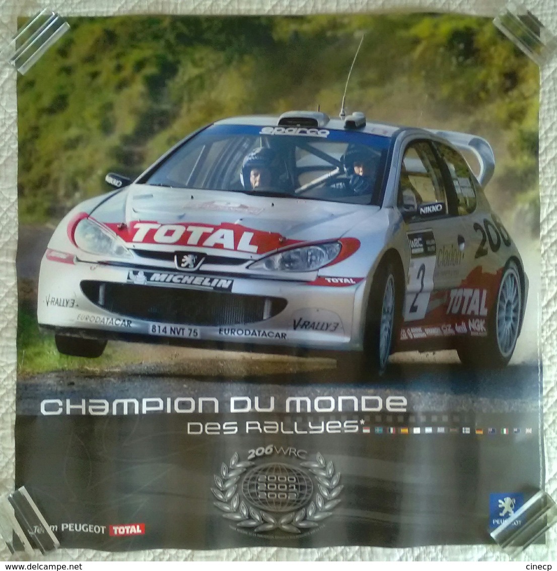 AFFICHE ORIGINALE CHAMPION DU MONDE DES RALLYES Team PEUGEOT 206 WRC 2000 2002 PUB TOTAL MICHELIN COURSE SPORT - Coches