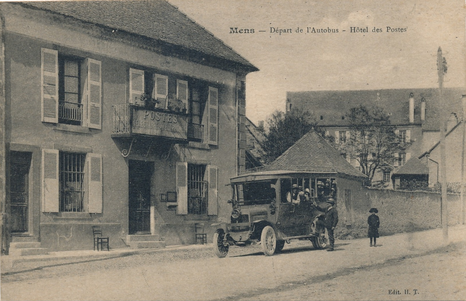 I3 - 38 - MENS - Isère - Départ De L'Autobus - Hôtel Des Postes - Mens