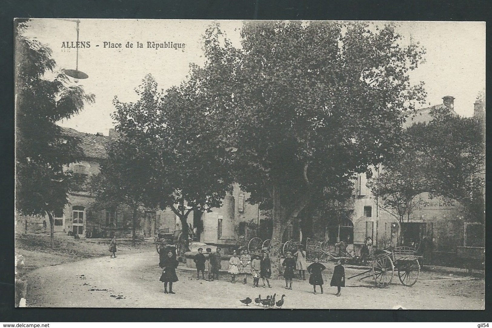 Alleins   - Place De La République - Xj89 - Alleins