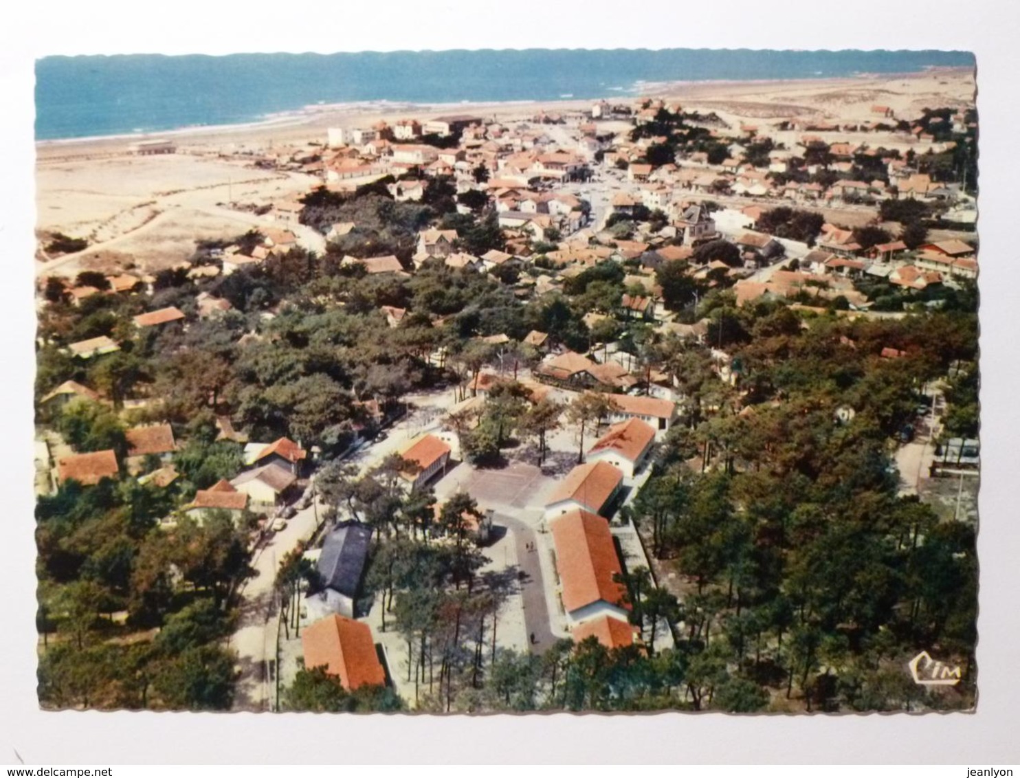 LACANAU OCEAN (33/Gironde) - Colonie De Vacances T.O.B. / Batiments Dans Les Arbres , Vue Du Village - Plage Océan - Autres & Non Classés