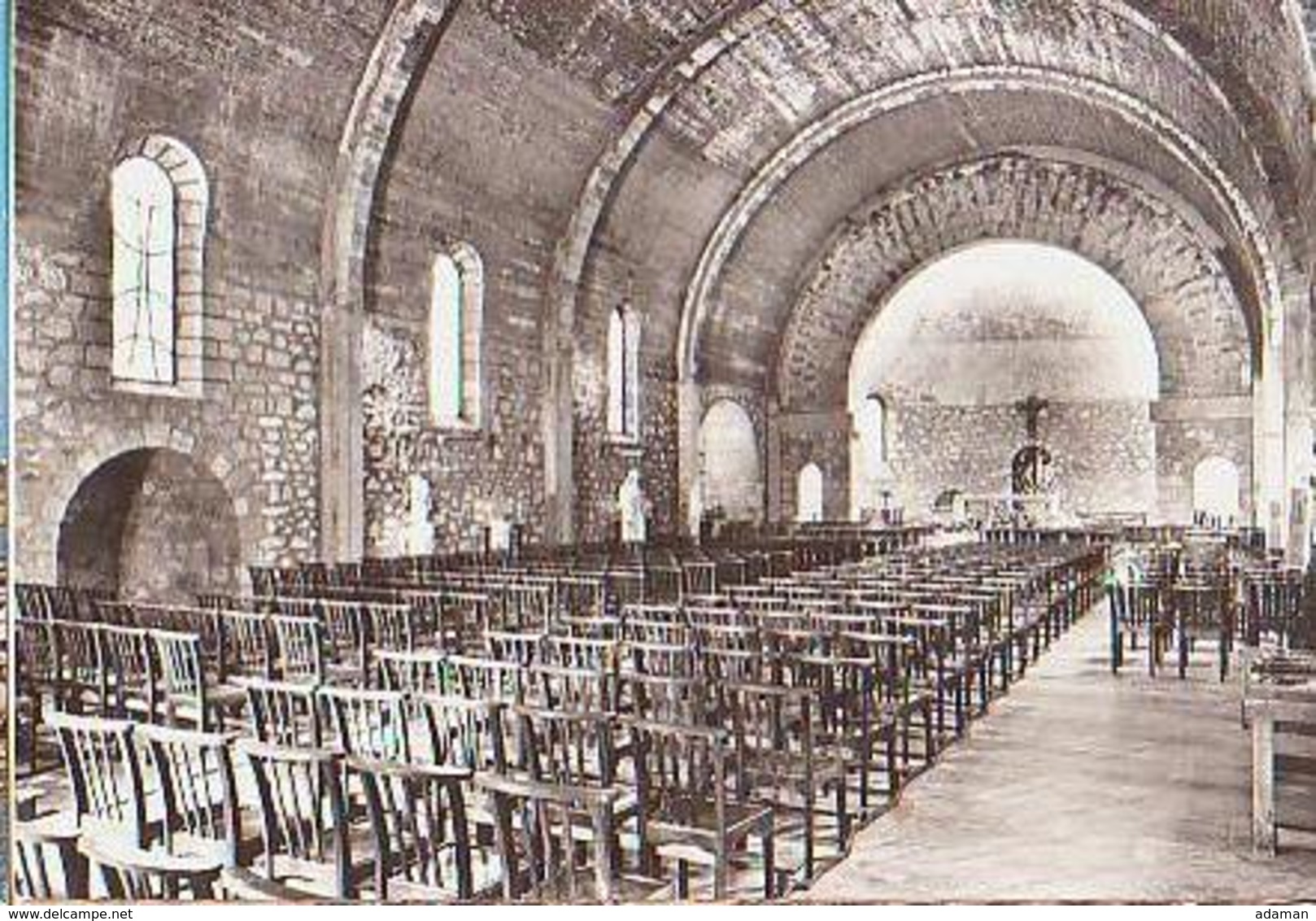 Juan Les Pins   H641        Intérieur De L'église Sainte Jeanne D'Arc - Juan-les-Pins