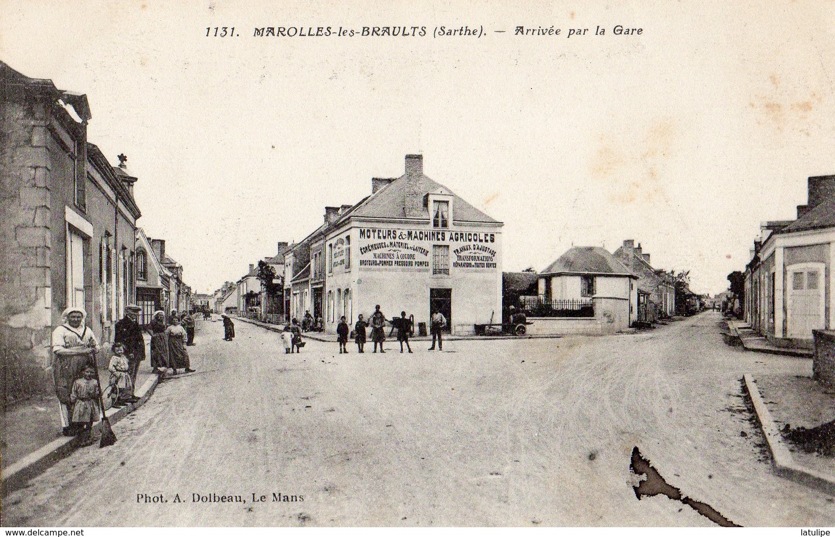 Marolles-les-Braults  72   Arrivée Par La Gare Au Carrefour Des Rues Tres Tres Animée-Machine Agricole -Café Et Epicerie - Marolles-les-Braults