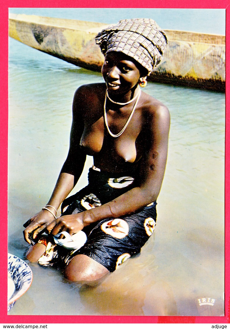 CPM- ZAÏRE 1974- JEUNE FEMME Seins Nus - JOUR De LESSIVE * TOP ** 2 SCANS - Kinshasa - Leopoldville (Leopoldstadt)