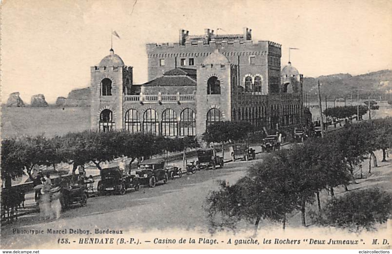 Hendaye        64         Le Casino .A Gauche Les Rochers Deux Jumeaux       (voir Scan) - Hendaye