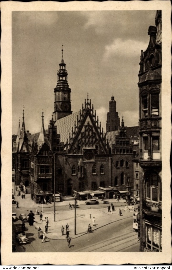 Cp Wrocław Breslau Schlesien, Blick Auf Das Rathaus, Straßenpartie, Passanten - Schlesien