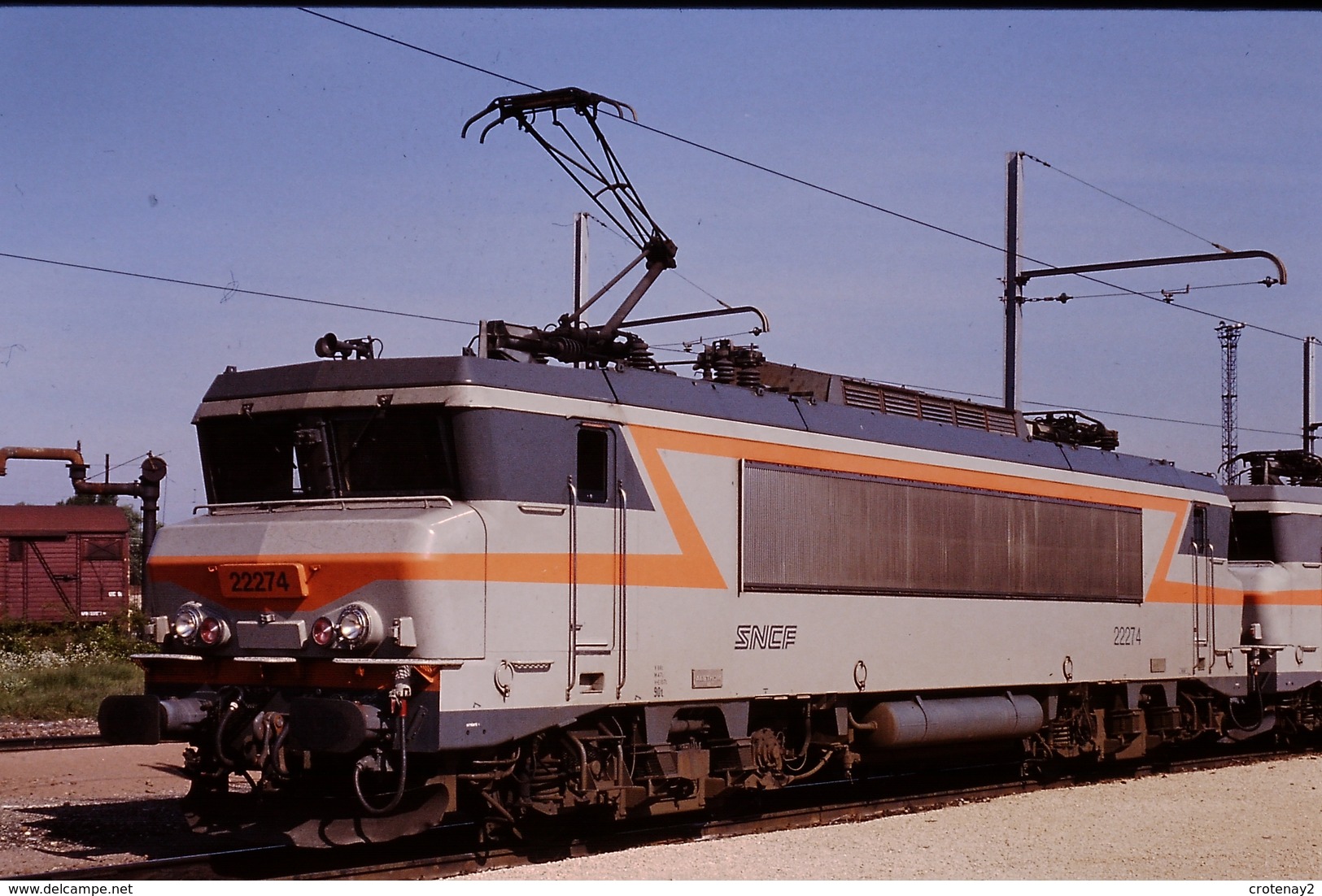 Photo Diapo Diapositive Slide Train Wagon Locomotive Electrique SNCF BB 22274 à VSG Le 18/06/1993 VOIR ZOOM - Diapositives