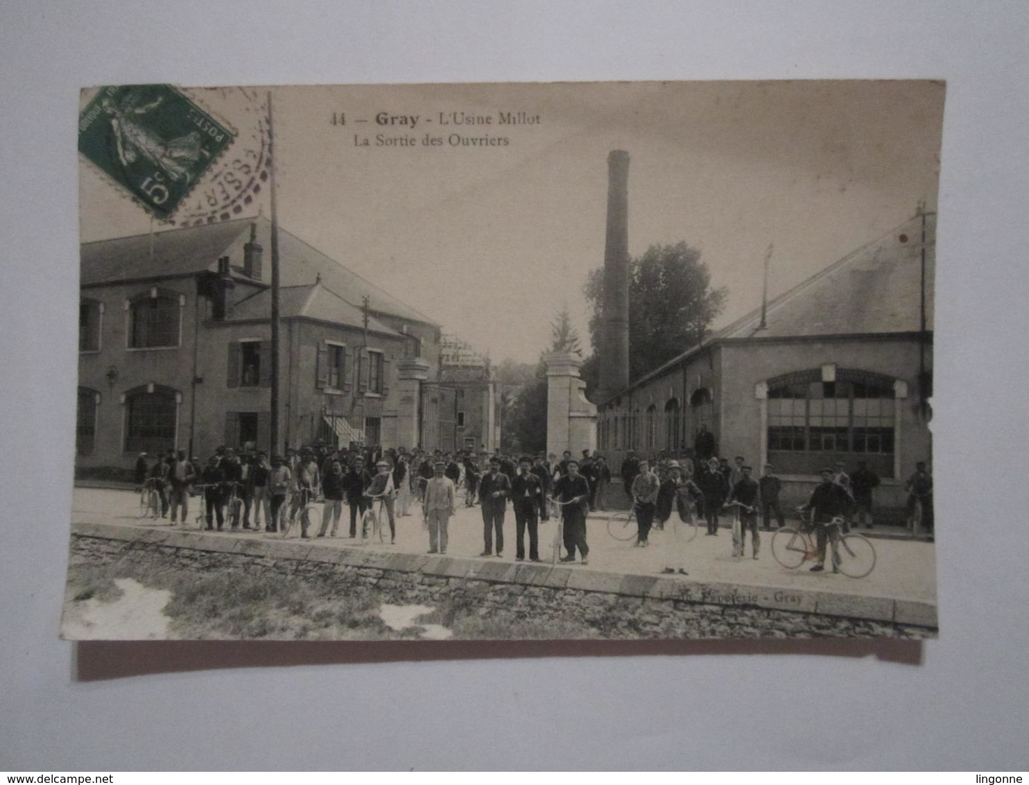 GRAY - Usine Millot - La Sortie Des Ouvriers (abîmée) - Gray