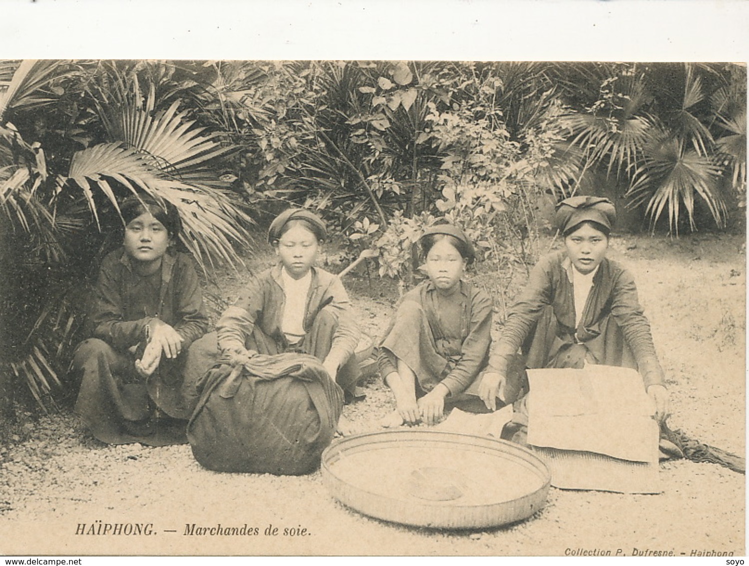 Silk Seller In Haiphong Vietnam . Marchandes De Soie - Marchands