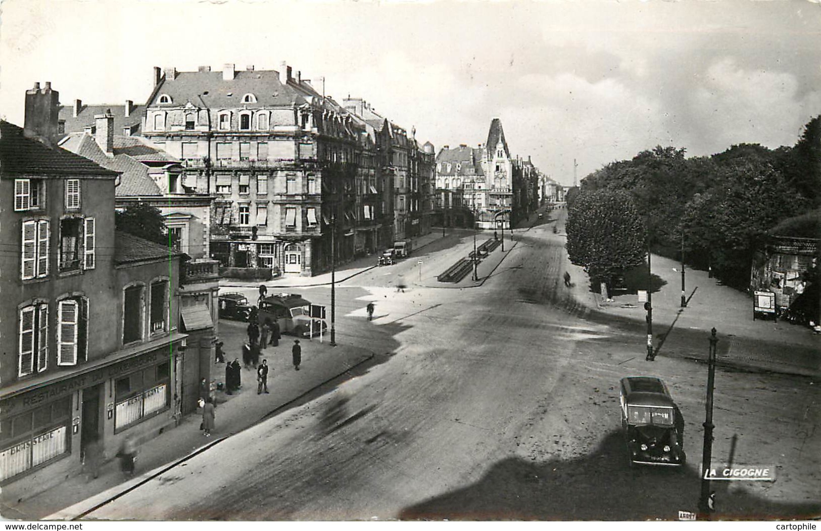 57 - THIONVILLE - Place Hellot Et Square 1955 (cpsm 9x14) - Thionville