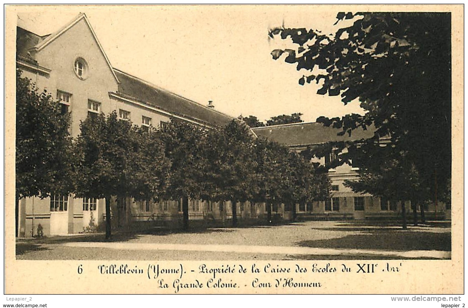 89 VILLEBLEVIN Cour D'honneur Colonie Propriété De La Caisse Des écoles Du XII E Arrondissement  CPSM PF Sépia - Villeblevin