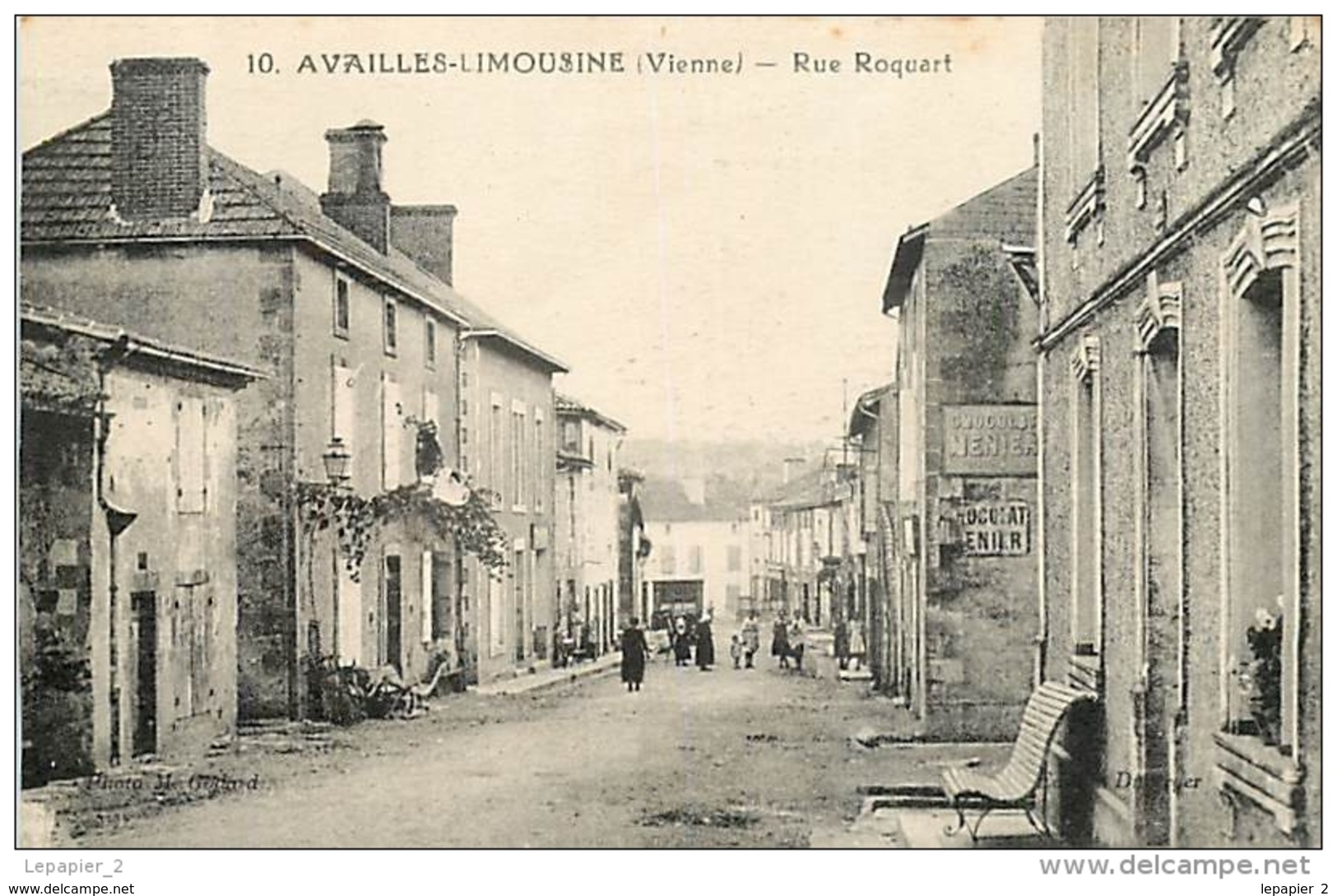 86 AVAILLES LIMOUZINE Rue Roquart (rocard) CPA Ed. Duverger N°10 Photo Godard - Availles Limouzine