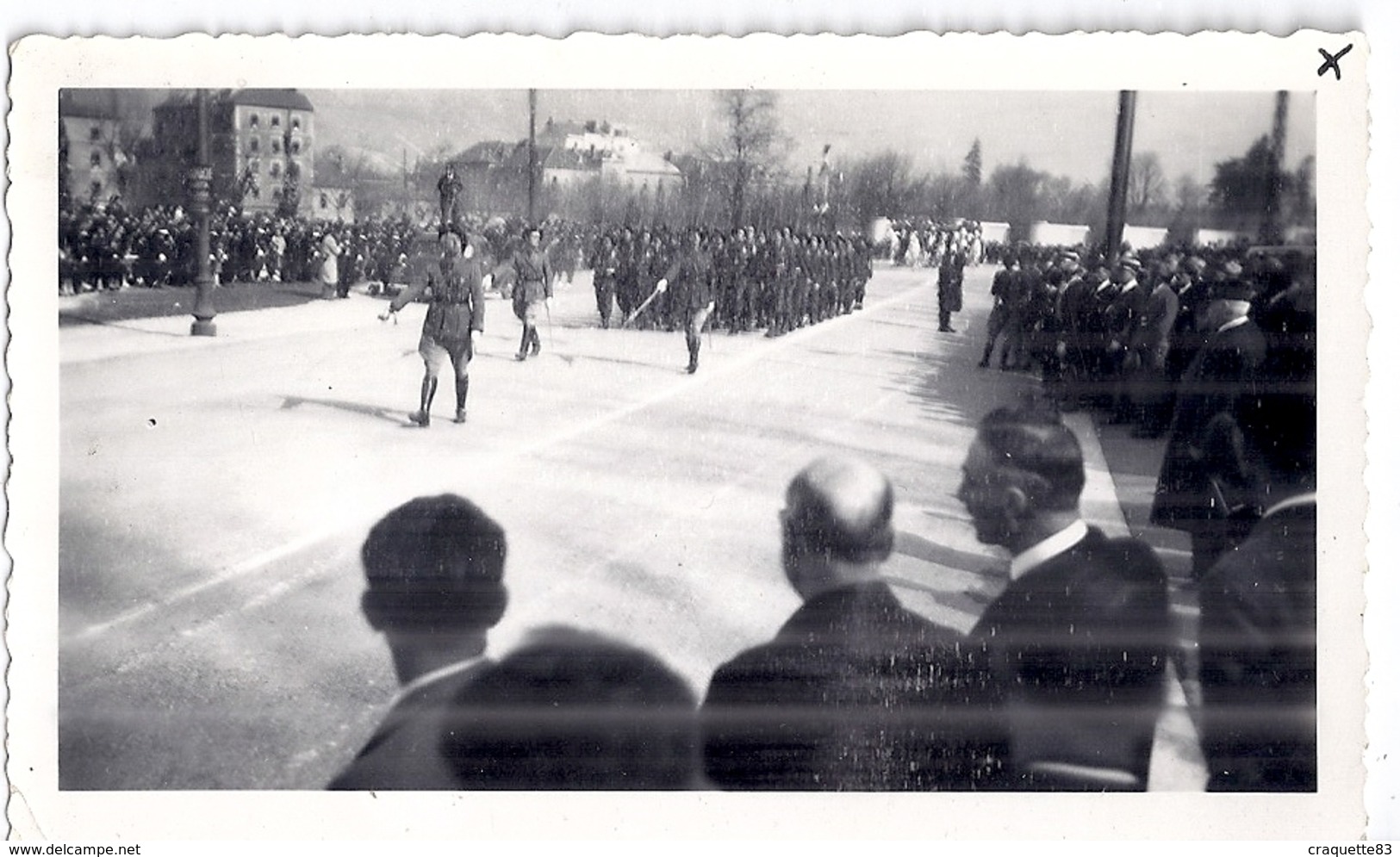 DEFILE DE LA LEGION A PETAIN - Guerre, Militaire