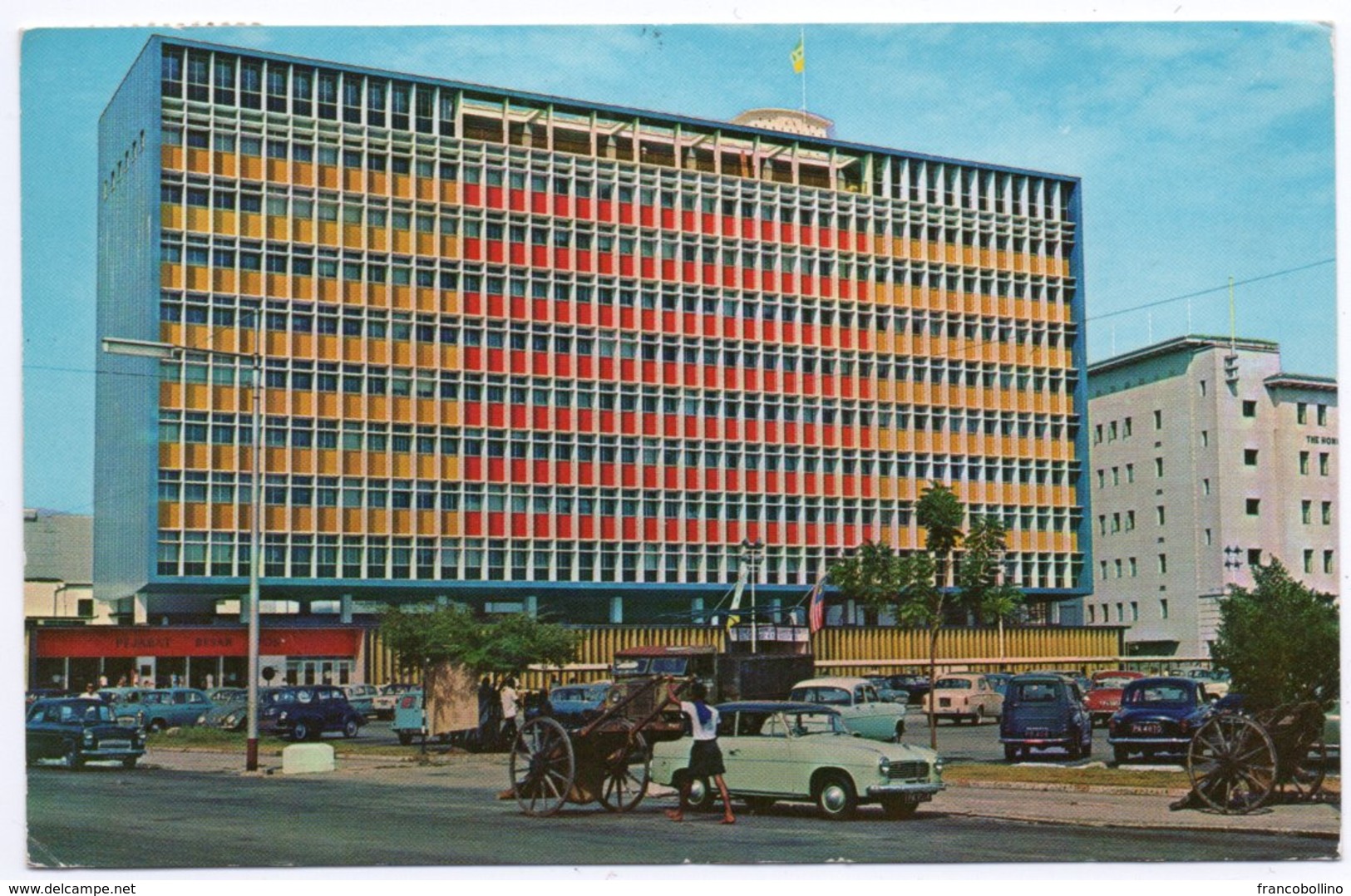 MALAYSIA - NEW GOVERNMENT BUILDING PENANG / OLD CARS - Malaysia