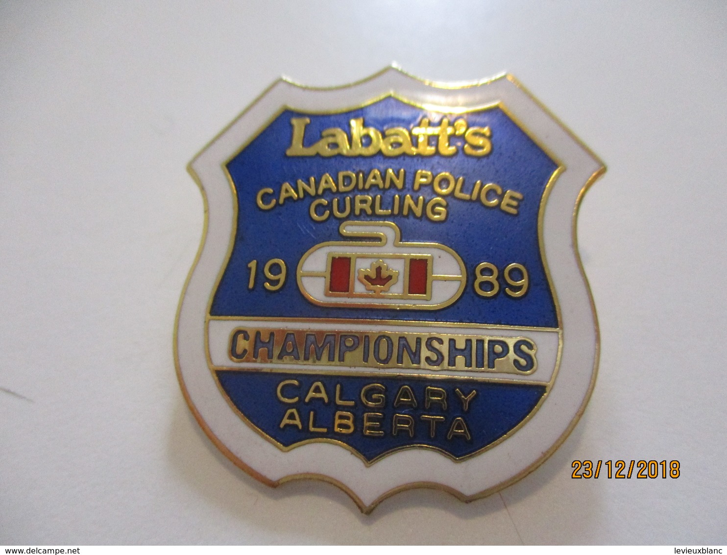 Insigne à épingle/ Curling/ Canada / Labatt's/ Canadian Police/Championships/ CALGARY/Alberta/1989    SPO341 - Altri & Non Classificati