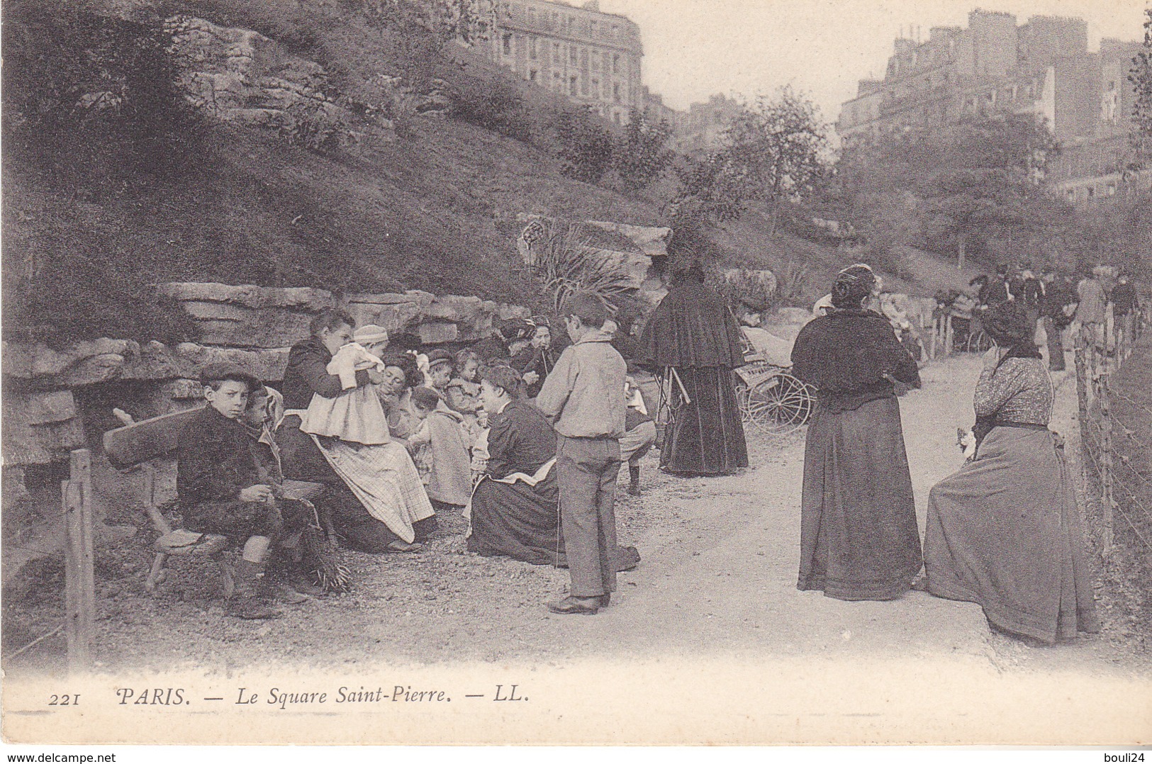 BAD- PARIS LE SQUARE SAIN PIERRE  CPA  ANIMEE - Places, Squares