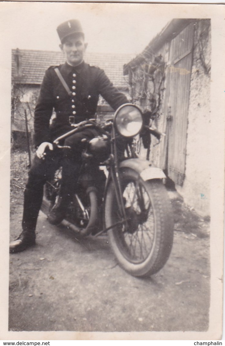 Photographie Originale - Gendarme Avec Sa Moto - Marque à Déterminer - Motocyclette - Autres & Non Classés