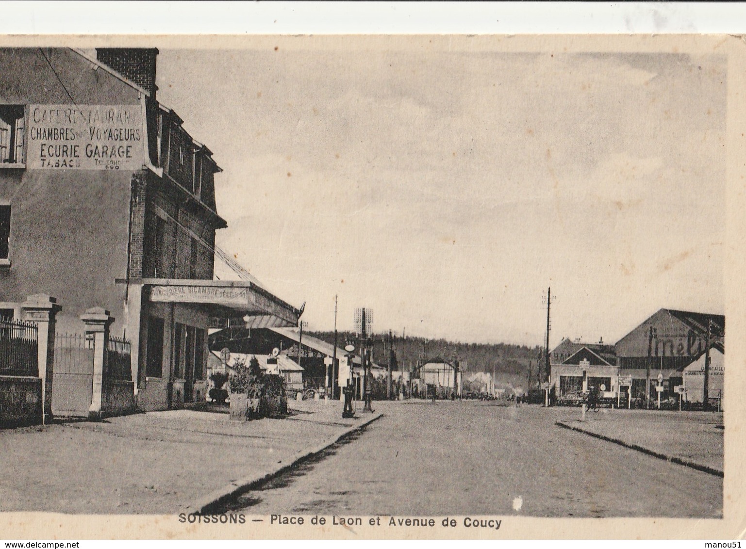 SOISSONS - 2 CPA : Place De Laon Et Avenue De Coucy - Cathédrale - Soissons