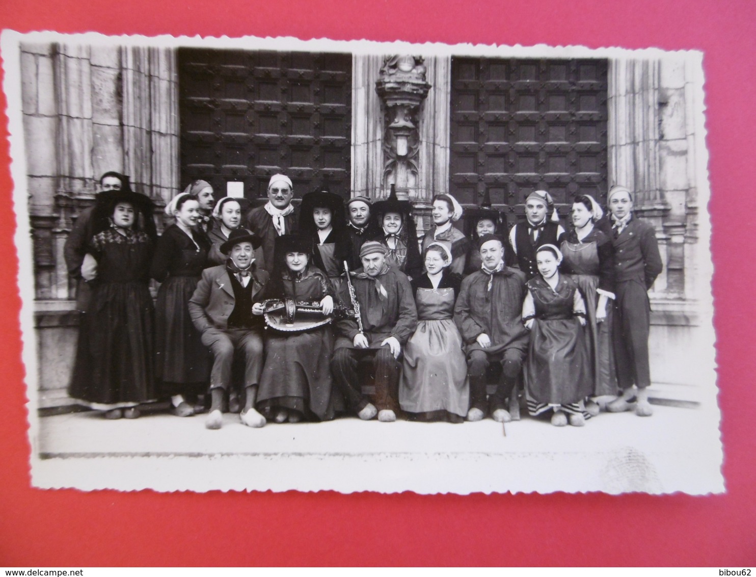 BOUR En BRESSE  ( 01 )  CARTE PHOTO  Groupe FOLKLORIQUE - Autres & Non Classés