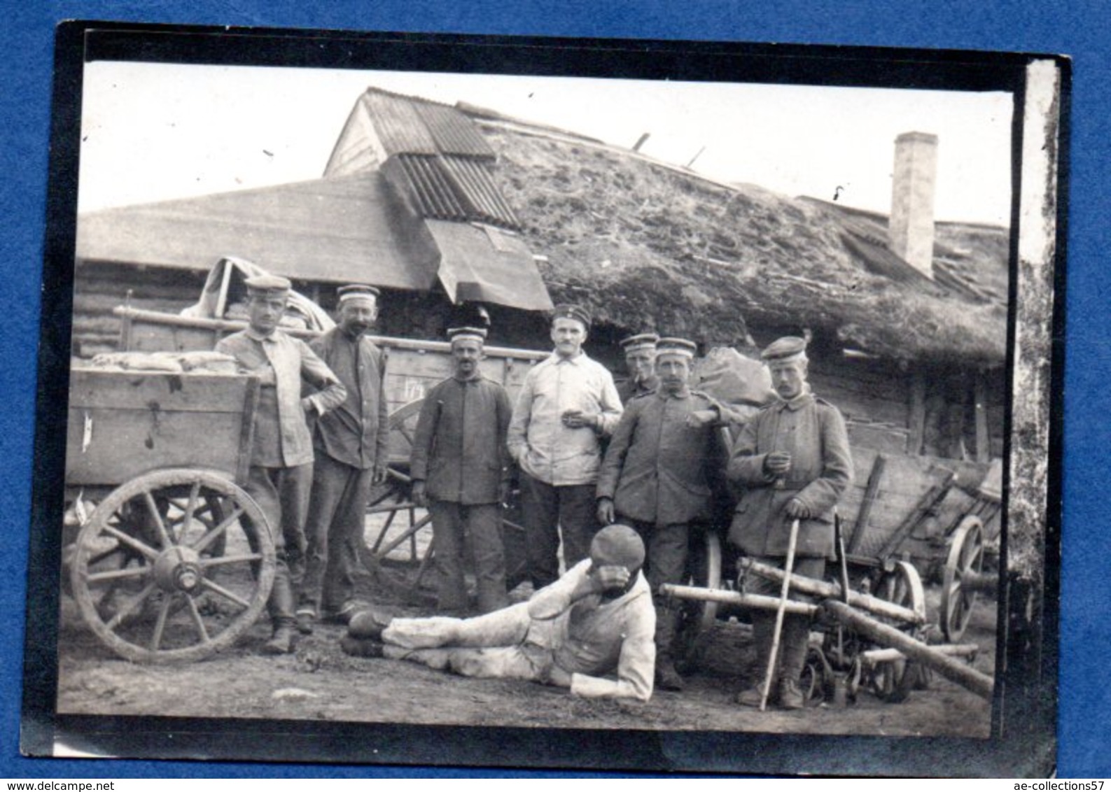 Petite Photo -  Soldats Allemands Dans Une Ferme  - Mai 1917 - War 1914-18