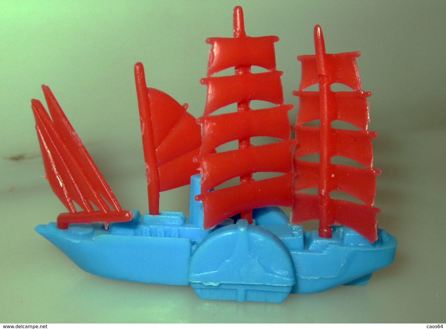 NAVE VELIERO BOAT BATTELLO 1 VARIANTE BLU - ROSSO  Kinder Ferrero - Montabili