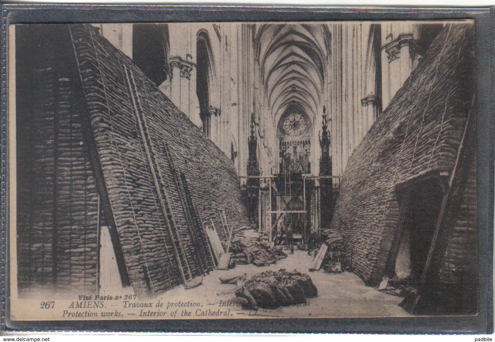 Carte Postale 80. Amiens Bombardé Très Beau Plan - Amiens