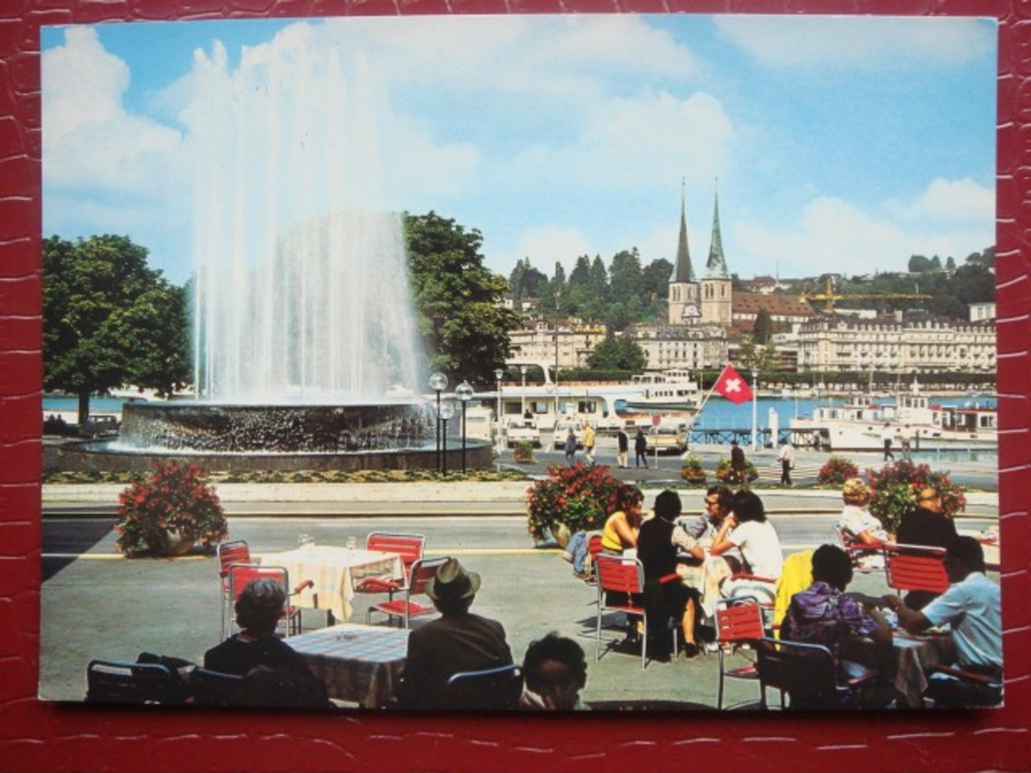 Suisse . LUZERN / LUCERNE . Fontaine Wagenbach Sur La Place De La Gare ( Timbre Suisse ) - Lucerne