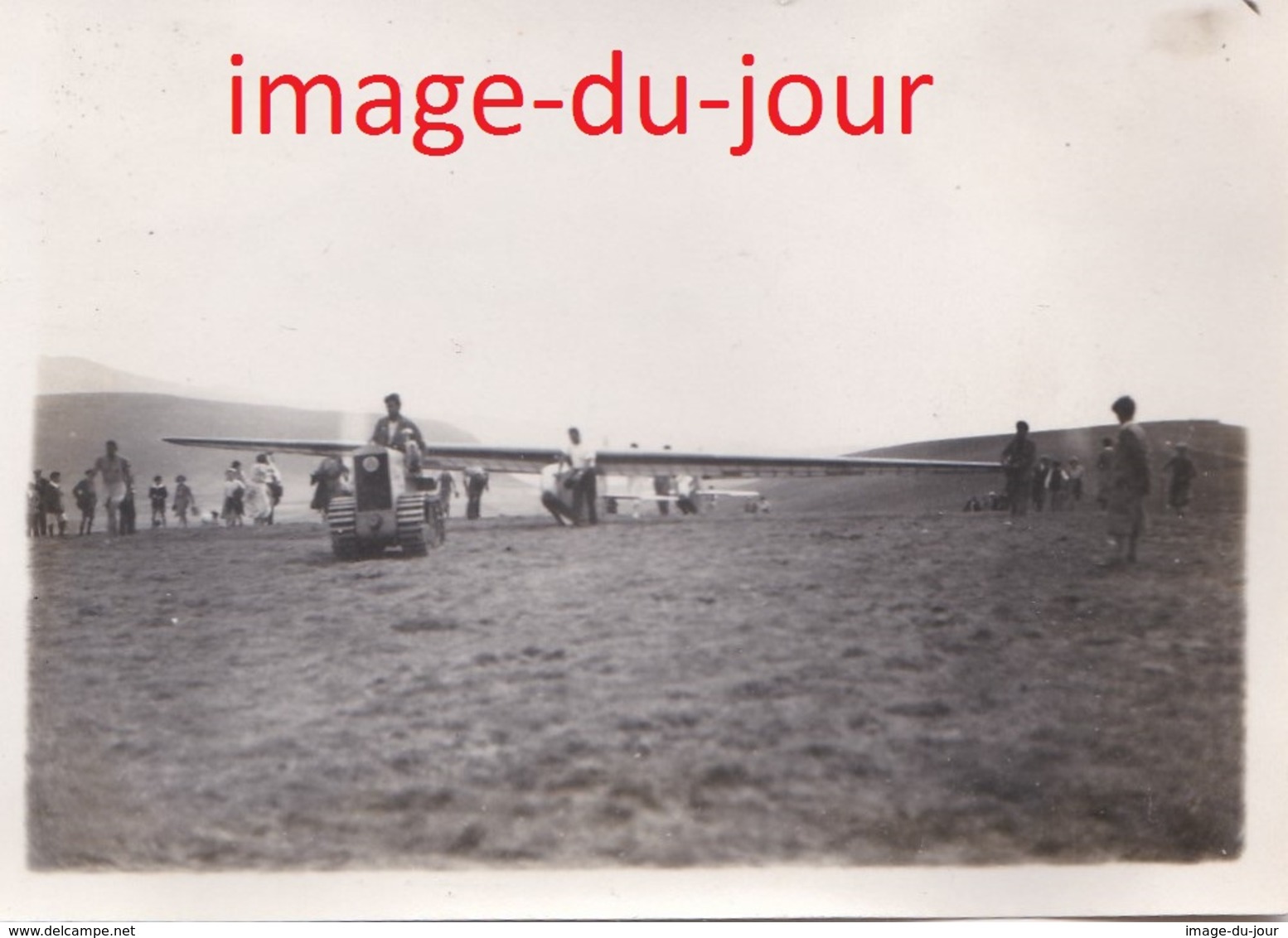 Photo Ancienne Camp De Vol A Voile D' Avranches 1935   L'arrivée Sur L'aire De Départ Une Remorque  ( Aviation Planeur ) - Aviation