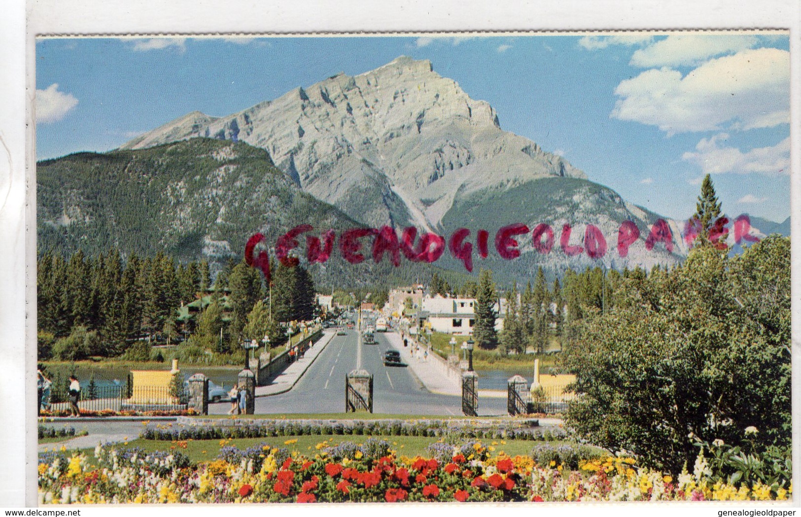 CANADA  - CANADIAN ROCKIES- BANFF MAIN STREET AND CASCADE MOUNTAIN FROM ADMINISTRATION BUILDING - Non Classés